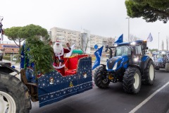 IMG-CON-BABBO-NATALE-IN-TRATTORE-OSPEDALE-DI-IMOLA-20-DIC-2025-mauro-monti-Rizomedia-6759