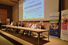 100/100 Diamo valore ai giovani tavolo