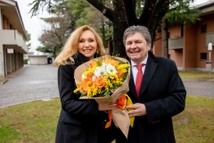 8 marzo 2023 - Amilcare Renzi consegna la mimosa a Elisabetta Pistocchi di Formart