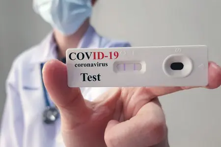 Coronavirus, 250 mila tamponi rapidi per i dipendenti delle imprese