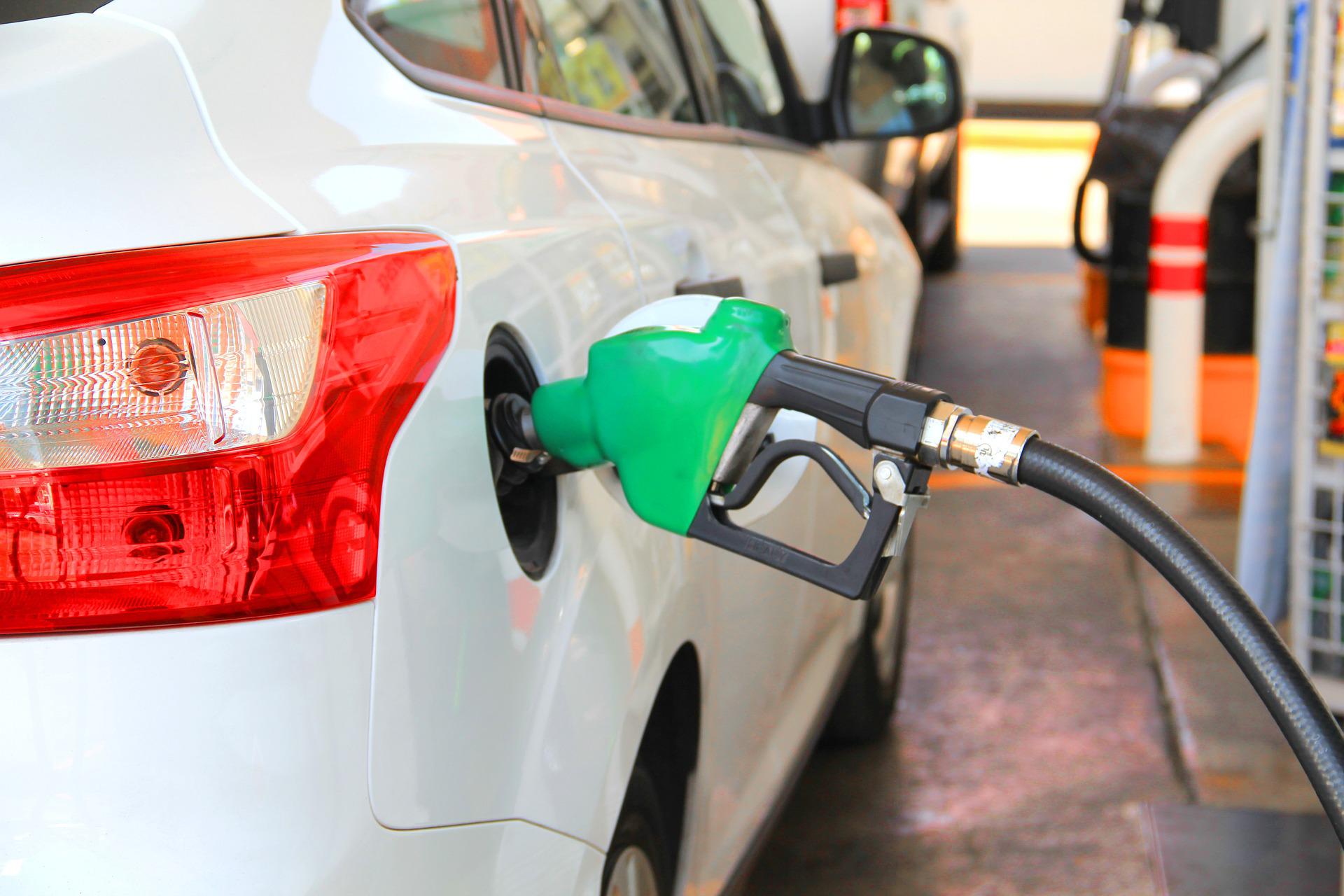 benzina benzinaio automobile accise carburanti benzina gasolio gpl
