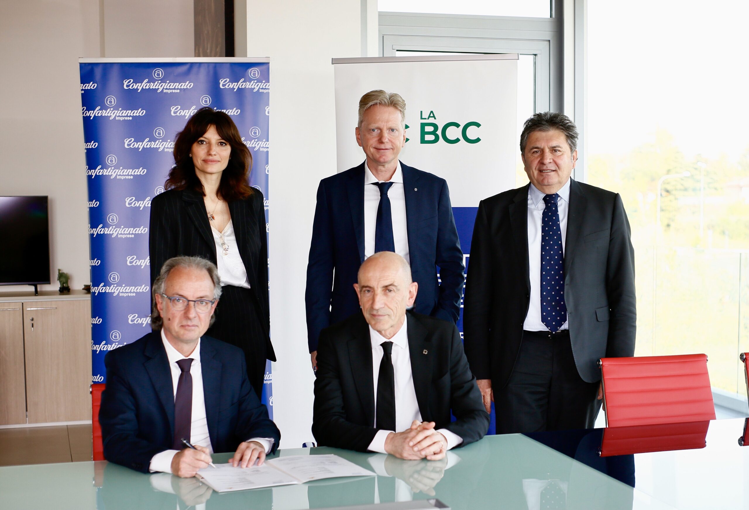 firma accordo BCC CERONI RENZI PIRAZZOLI GINNSI GUERRINI IMG_4180 (1) firma convenzione BCC CERONI RENZI PIRAZZOLI GINNASI GUERRINI BCC ravennate forlivese imolese confartigianato bologna imola finanziamento mutuo chirografario