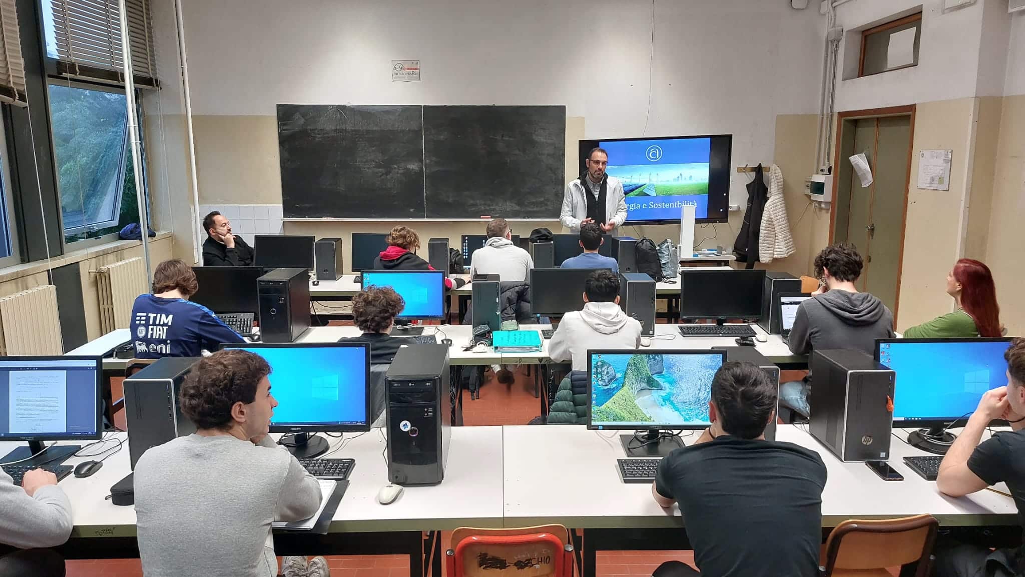 Lezione di Confartigianato all'Istituto tecnico Aldini Valeriani settimana per l'energia e la sostenibilità 2024